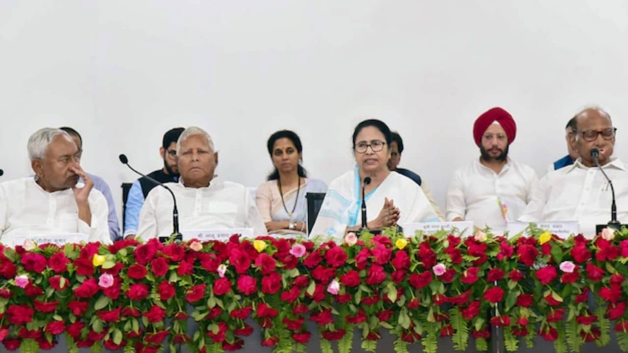 INDIA Meeting: নামের পর ইন্ডিয়া জোটের প্রতীকেও বিতর্কের আঁচ, মুম্বইয়ের বৈঠকে সিলমোহর পড়বে জোটের এই সিদ্ধান্তগুলিতে