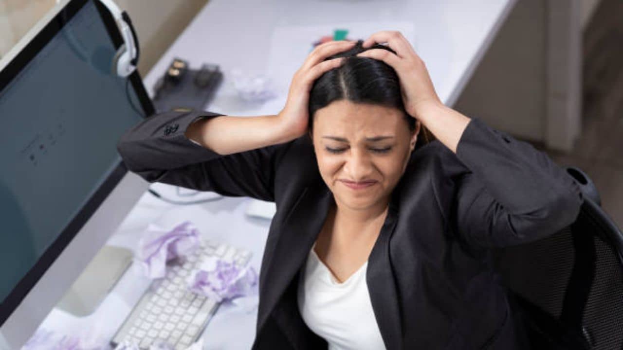 Migraine: মাথা ব্য়থা থেকে বাড়তে পারে স্ট্রোকের ঝুঁকি? নিশ্চুপে বাড়ছে প্রাণঘাতী মাইগ্রেন