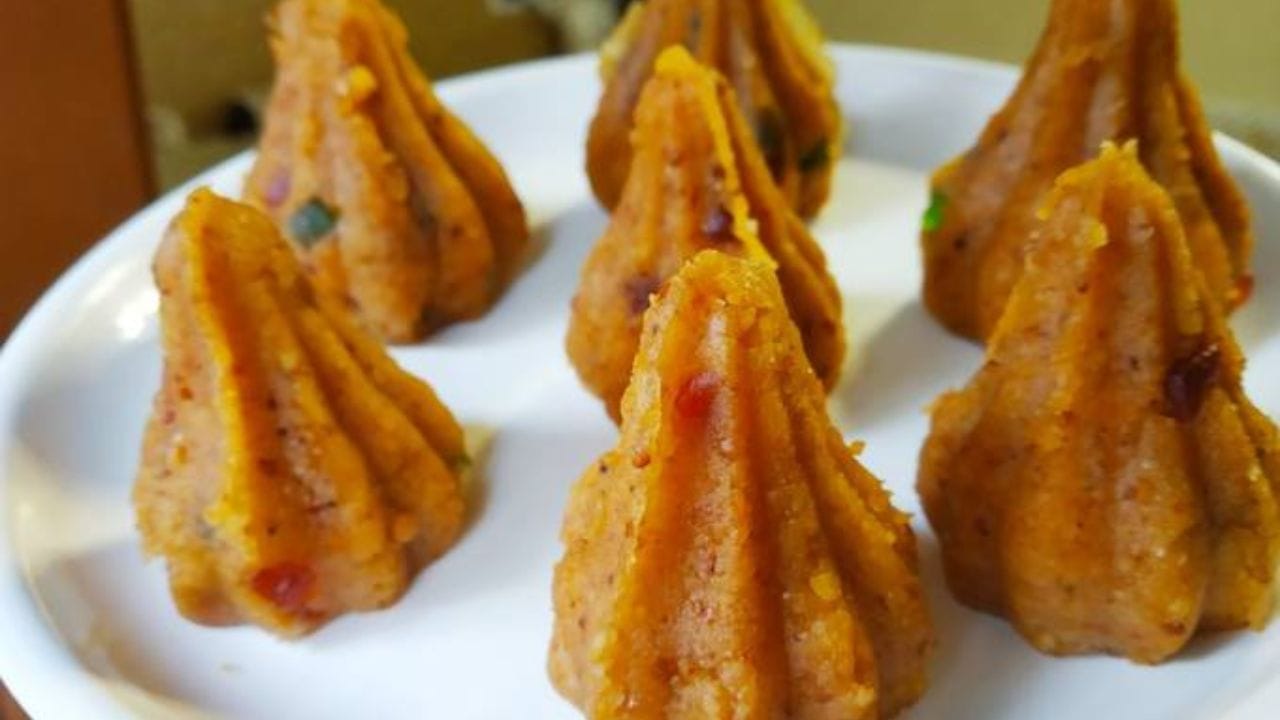 Moong Modak: শেষপাতে জমিয়ে খান মুগের মোদক, রইল সহজ রেসিপি | Check out ...