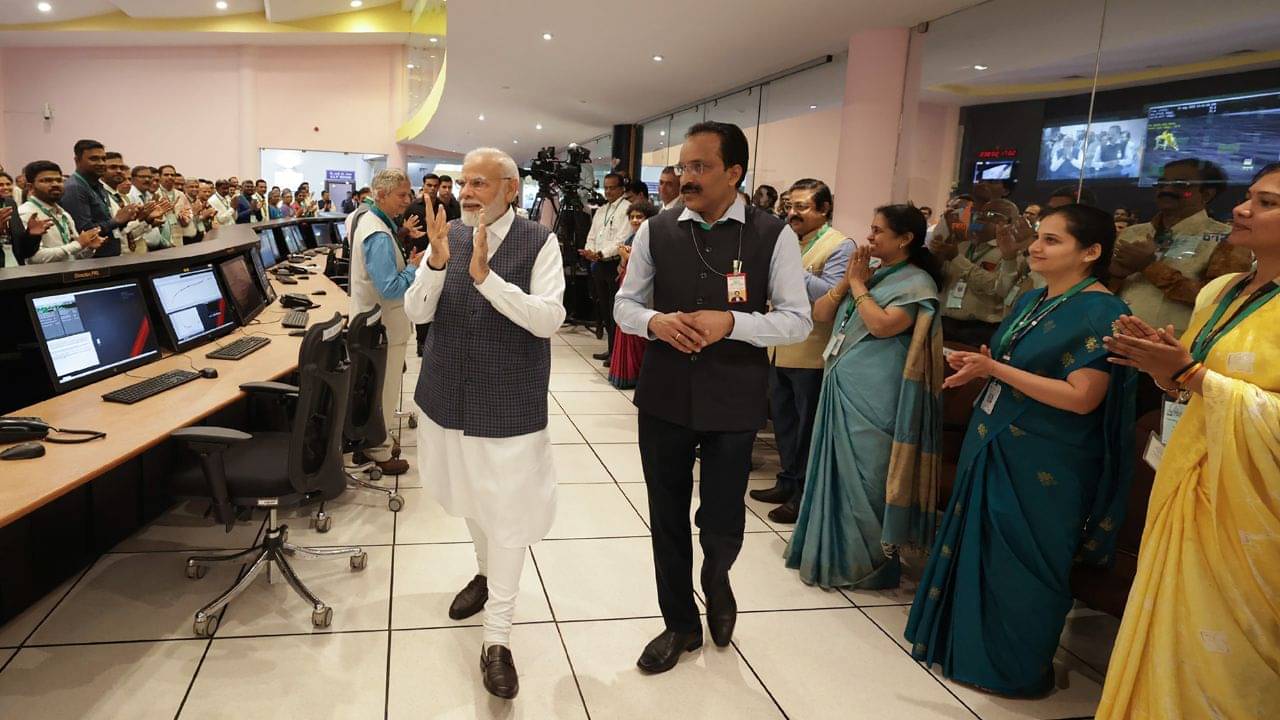 PM Narendra Modi: মুখ্যমন্ত্রী-উপমুখ্য়মন্ত্রীকে বিমানবন্দরে আসতে বারণ প্রধানমন্ত্রীর! নিষেধের কারণও জানালেন নিজেই