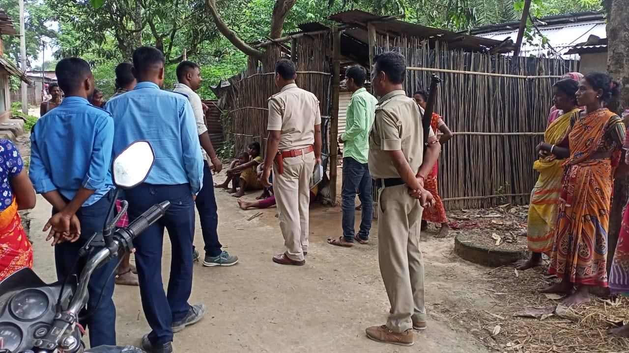 প্রেমিকাকে ফিরিয়ে নিলে গেল বাড়ির লোক, গলায় দড়ি দিল প্রেমিক