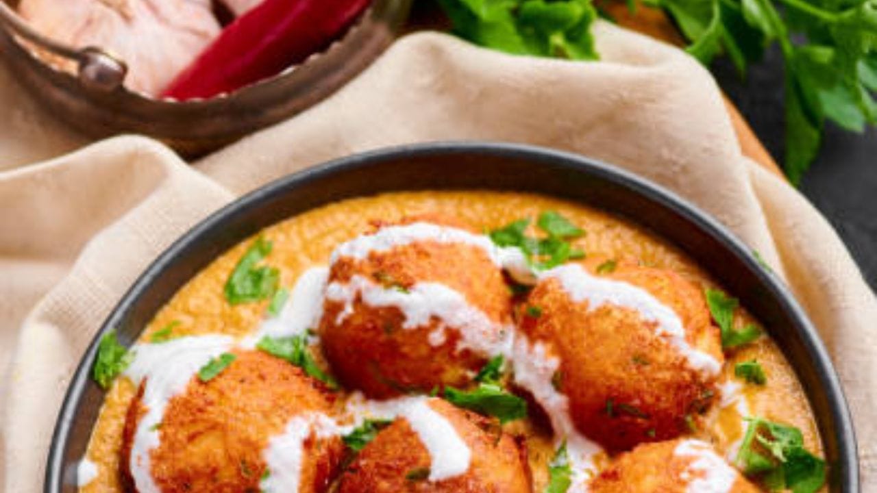 গরম ভাতে মেখে খেতে দারুণ লাগে। যে কোনও অনুষ্ঠানে এবার বানিয়ে নিন