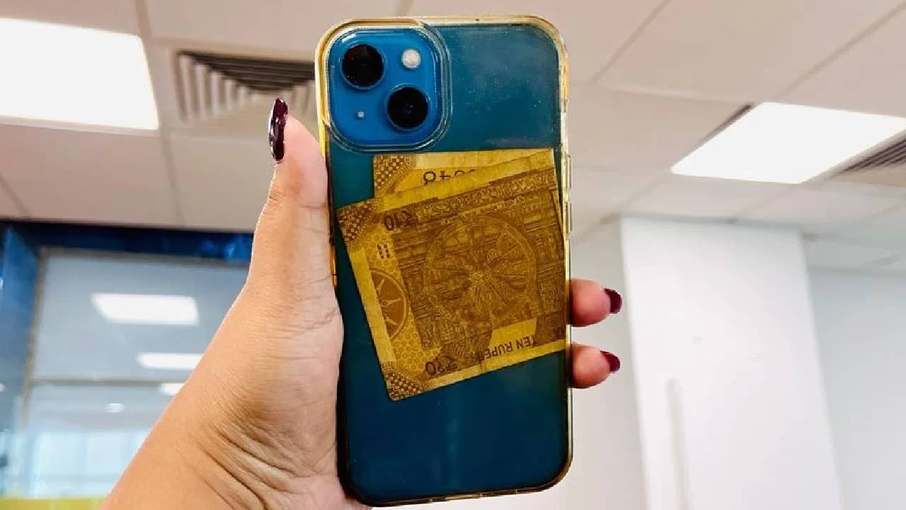 Smartphone Tips: ফোনের কভারে টাকা রাখেন? আজই বের করুন, নাহলে কী হতে পারে দেখুন একবার!