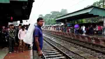 Local Train: চলছে না শিয়ালদহ-বনগাঁ লোকাল, হয়রানির শিকার বহু নিত্যযাত্রী