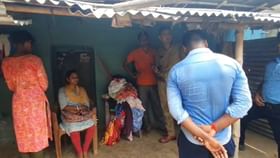 পরকীয়া সম্পর্কে সেনাকর্মী স্বামী, তাড়িয়ে দিয়েছিলেন স্ত্রীকে, ঘরে ফিরতে শ্বশুরবাড়ির সামনে ধর্না পরকীয়া সম্পর্কে সেনাকর্মী স্বামী, তাড়িয়ে দিয়েছিলেন স্ত্রীকে, ঘরে ফিরতে শ্বশুরবাড়ির সামনে ধর্না