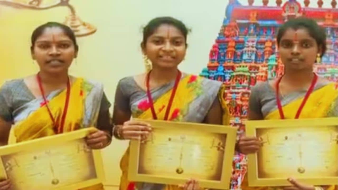 Women Priest: ট্রেনিং শেষে মিলল মন্দিরের পৌরহিত্যের শংসাপত্র, নজির তিন মহিলার