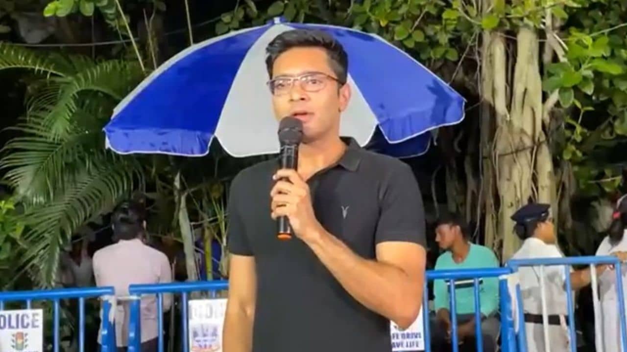 Abhishek Banerjee summoned: বোঝাই যাচ্ছে কারা ভয় পেয়েছে, ইডি-র সমন পেয়ে বললেন অভিষেক