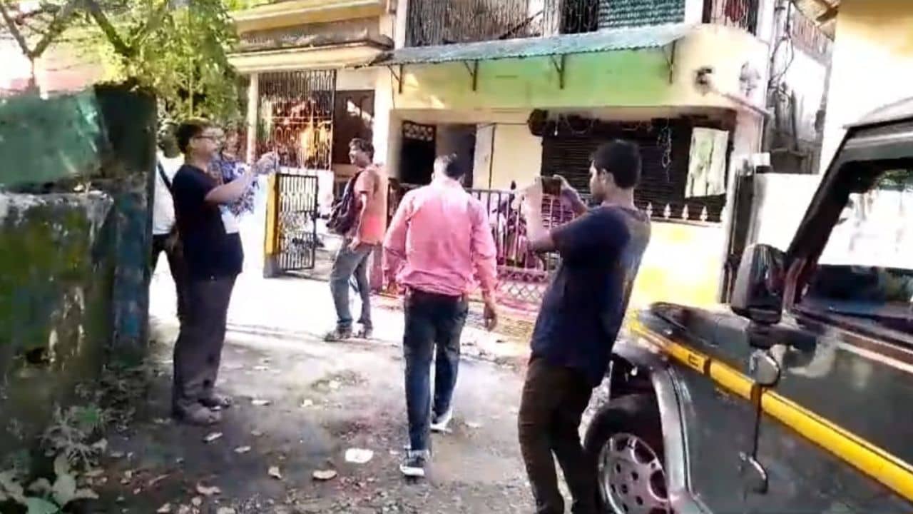 Alipurduar: হাইকোর্টের নির্দেশের পরই সক্রিয় সিবিআই, আলিপুরদুয়ারে সমবায় সমিতির আমানতকারীর বাড়িতে অভিযান