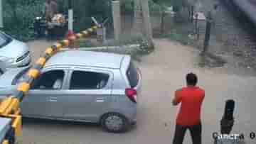 Viral Video: অবাক কাণ্ড! লাইনে ছুটছে ট্রেন, রেলগেট ভেঙে বেরিয়ে গেল লর্ড অল্টো