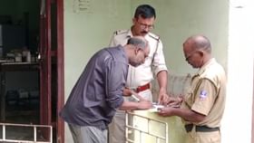 পোষ্যকে পিষে দেয় লরি, মৃত সারমেয়র ময়নাতদন্ত করালেন মালিক পোষ্যকে পিষে দেয় লরি, মৃত সারমেয়র ময়নাতদন্ত করালেন মালিক