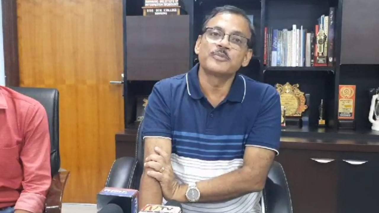 Asansol: অধ্যাপককে রাস্তায় আটকে হেনস্থা, প্রাণনাশের হুমকি, কাঠগড়ায় তৃণমূল