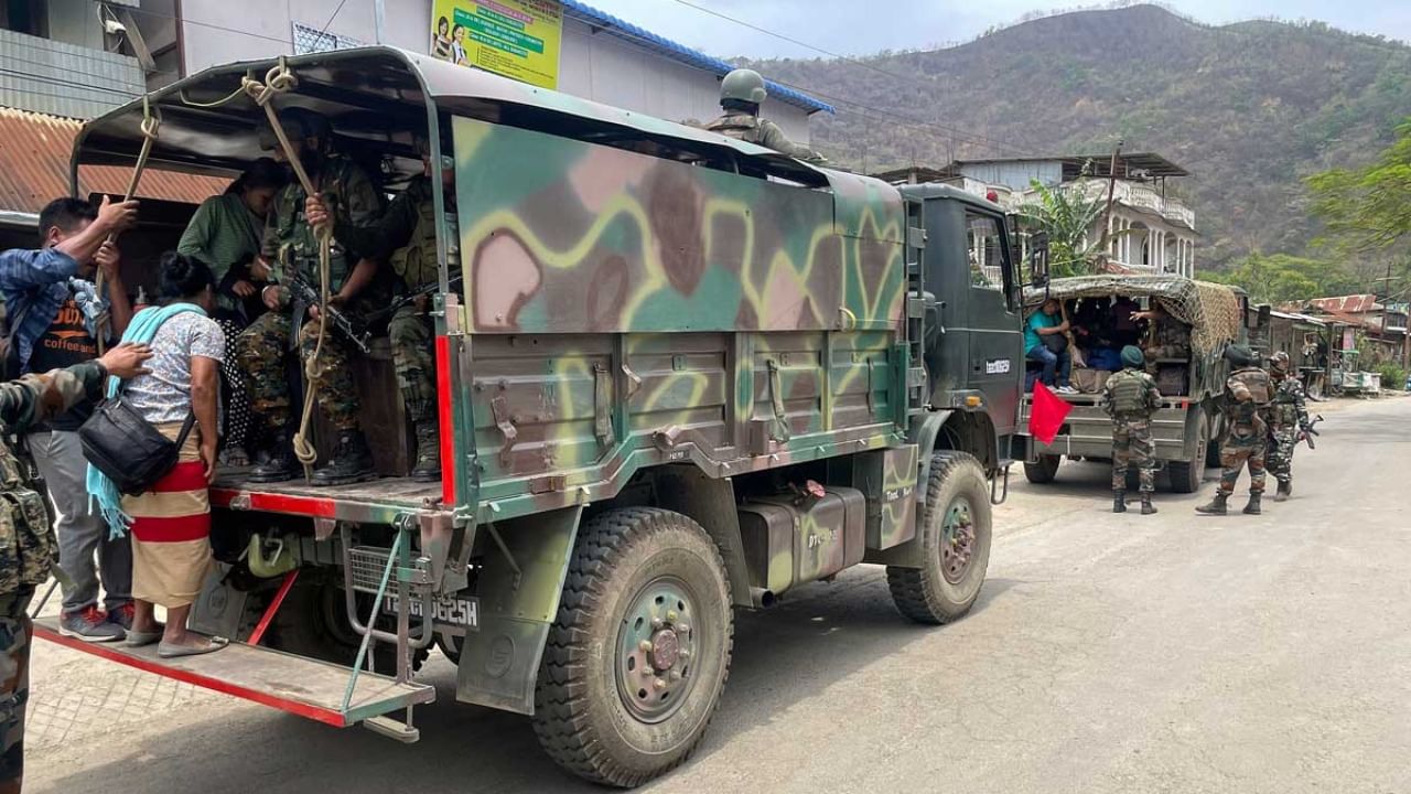 Manipur: সেনার ভাবমূর্তি নষ্টের অপচেষ্টা, মণিপুরে তৈরি হচ্ছে ভুয়ো সামরিক যানবাহন!