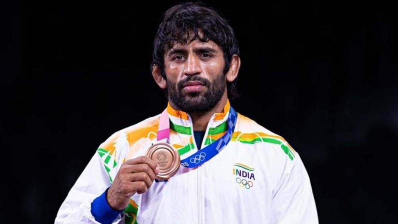 Bajrang Punia: বিতর্কের সরণিতে হেঁটেও সোনার স্বপ্নে বুঁদ বজরং পুনিয়া