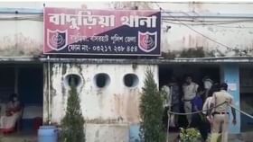 স্ত্রী ও মেয়েকে খুন করে থানায় গিয়ে আত্মসমর্পণ স্ত্রী ও মেয়েকে খুন করে থানায় গিয়ে আত্মসমর্পণ
