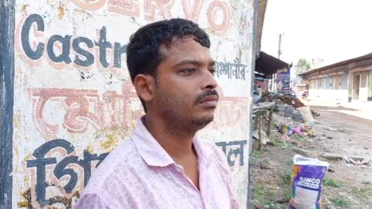 Bankura Job Seekers: ১৪ বছরের আইনি লড়াই, তবুও এখনও মেলেনি বাবার চাকরি! প্রশ্নের মুখে শিক্ষাদফতর Bankura Job Seekers: ১৪ বছরের আইনি লড়াই, তবুও এখনও মেলেনি বাবার চাকরি! প্রশ্নের মুখে শিক্ষাদফতর