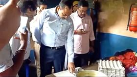 মিড ডে মিল দেখতে কে? মিড ডে মিল দেখতে কে?