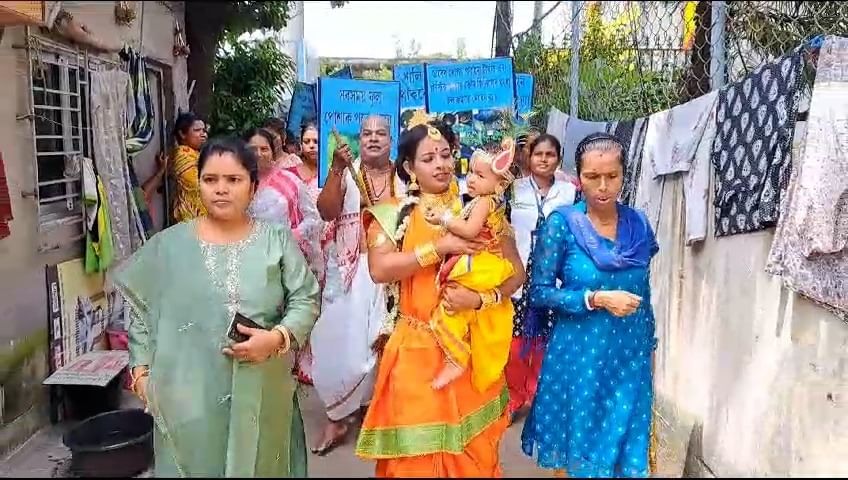 Bidhannagar Dengue Campaign: ডেঙ্গু সচেতনতার পাঠ পড়াতে দুয়ারে কৃষ্ণ
