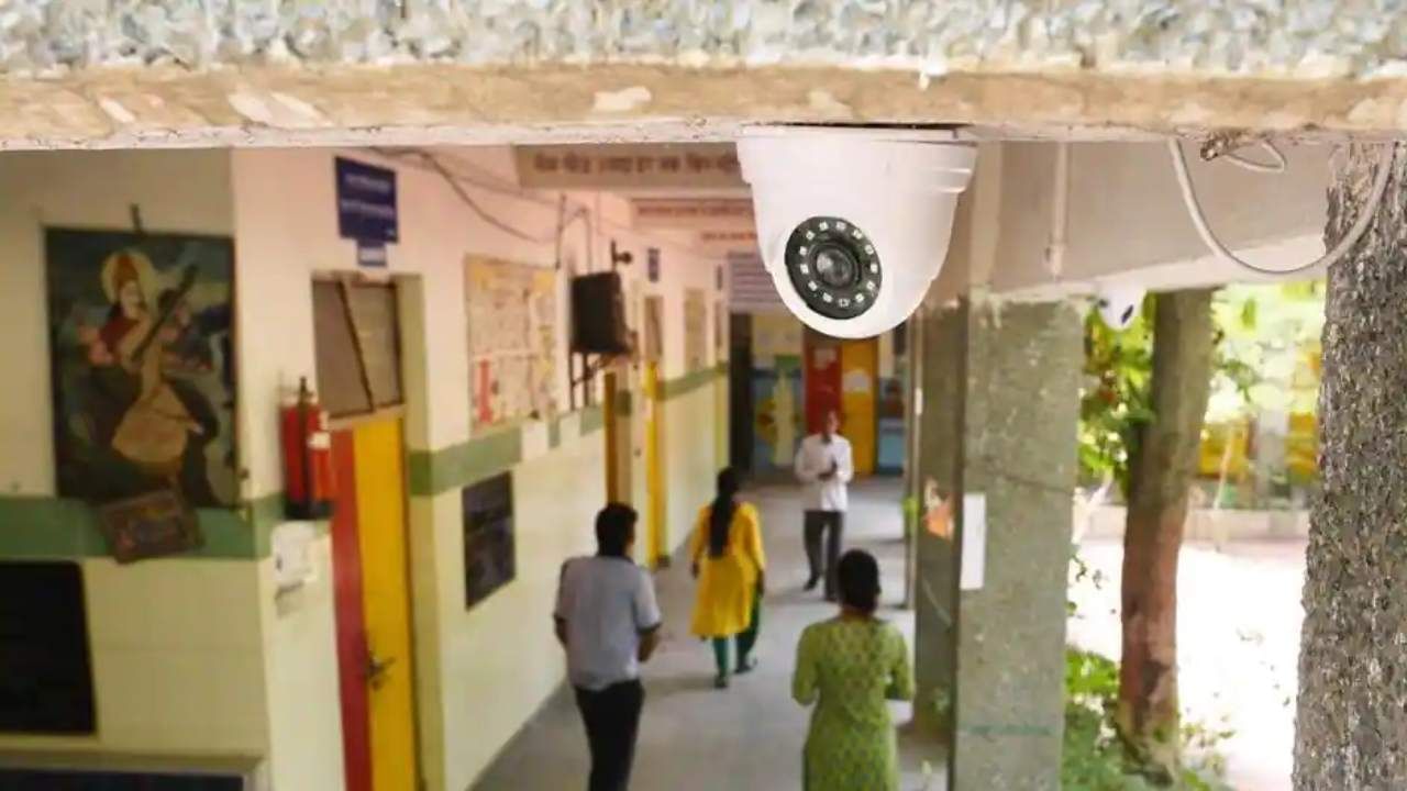 CCTV in Girls' schools: রাজ্যের সমস্ত গার্লস স্কুলে বসছে সিসিটিভি, সিদ্ধান্ত শিক্ষা দফতরের