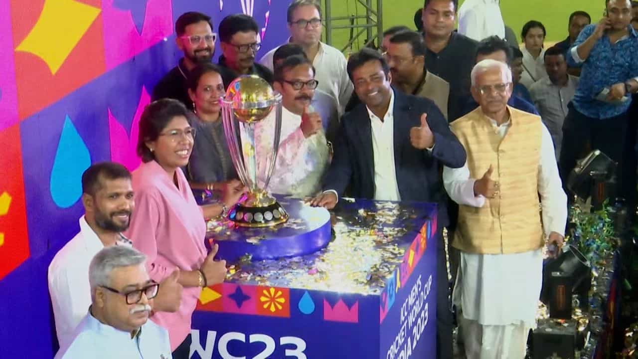 CWC 2023, CAB: বিশ্বকাপ ট্রফি পৌঁছল ইডেনে, সঙ্গী আক্ষেপ! CWC 2023, CAB: বিশ্বকাপ ট্রফি পৌঁছল ইডেনে, সঙ্গী আক্ষেপ!