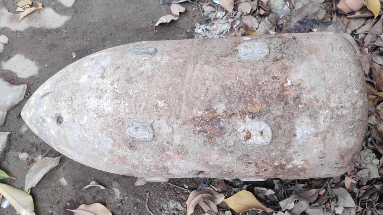 Shibpur Cannon Shell: শিবপুর থানা থেকে উদ্ধার শতাব্দী প্রাচীন শক্তিশালী কামানের গোলা, কীভাবে মিলল সন্ধান?