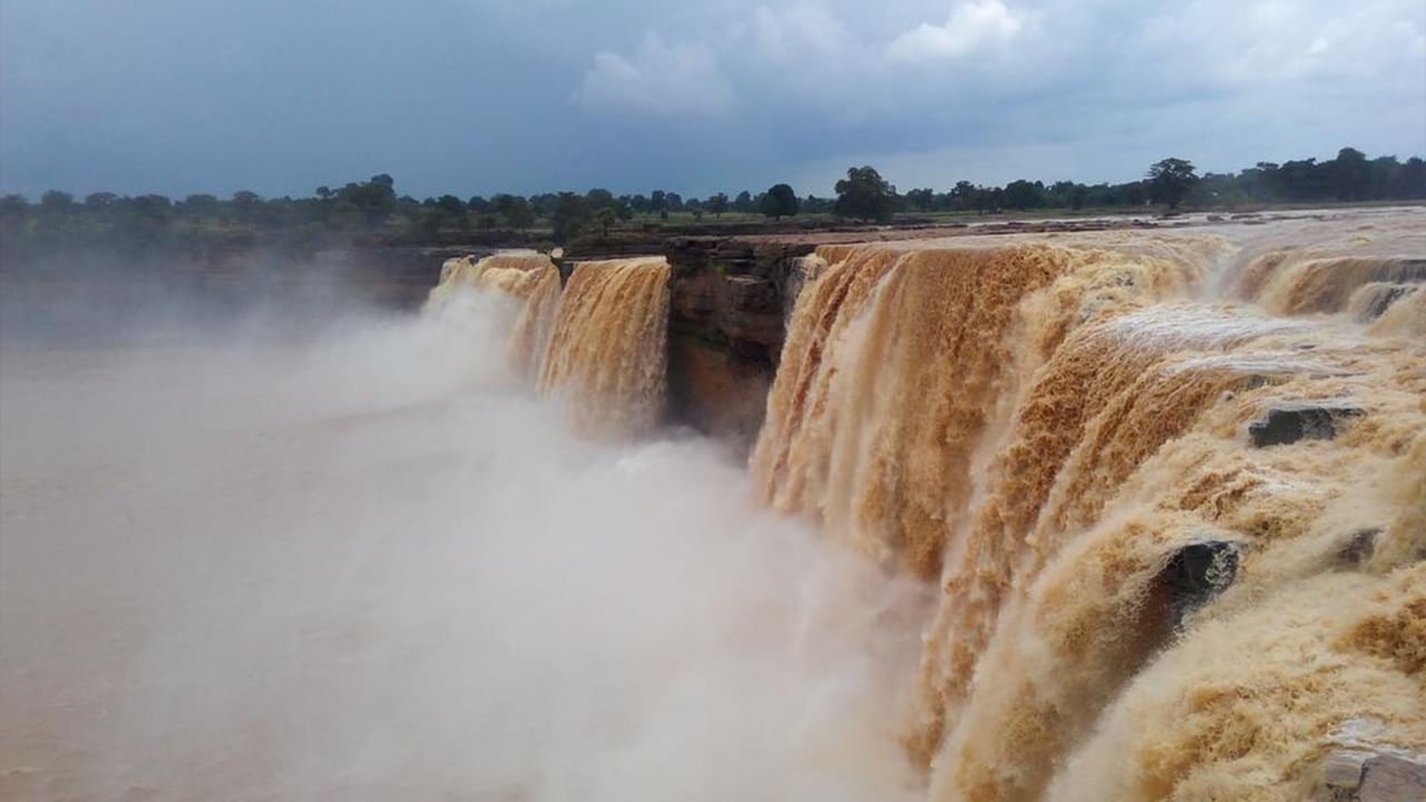 Niagara Falls of India: পুজোয় চলুন জলপ্রপাতের দেশে