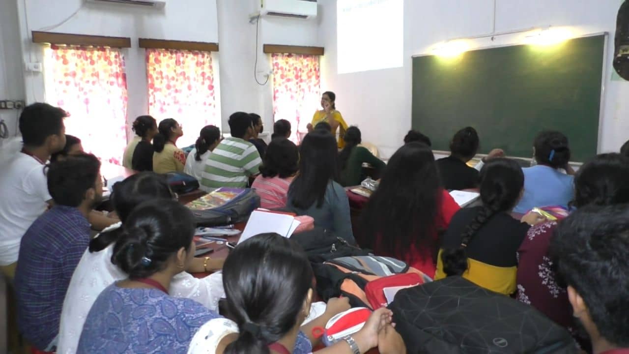 Professor Recruitment: পুজোর আগেই এক হাজার শূন্যপদে অধ্যাপক নিয়োগ