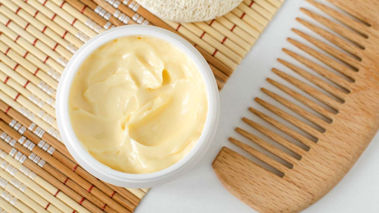 Homemade Conditioner: হাতের কাছের নামমাত্র উপকরণ দিয়ে বানিয়ে নিন হেয়ার কন্ডিশনার, জানুন উপায় Homemade Conditioner: হাতের কাছের নামমাত্র উপকরণ দিয়ে বানিয়ে নিন হেয়ার কন্ডিশনার, জানুন উপায়