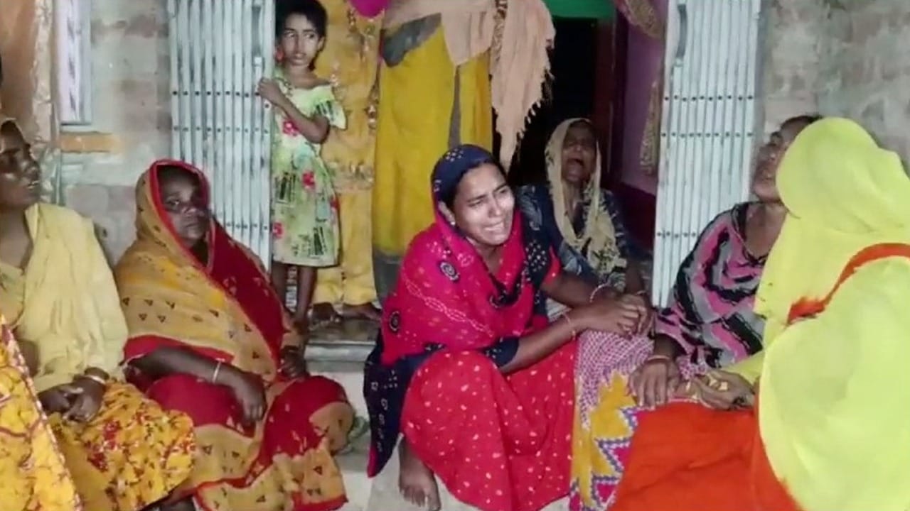 Deganga News: দাবি ডেঙ্গিতে মৃত্যু, রিপোর্ট সেপটিসেমিয়ার Deganga News: দাবি ডেঙ্গিতে মৃত্যু, রিপোর্ট সেপটিসেমিয়ার