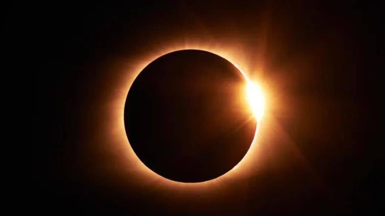 Effect of eclipse: পুজোর মাসেই শেষ সূর্যগ্রহণ ও চন্দ্রগ্রহণ! এই ১৫ দিন অতিসতর্ক থাকুন এই ৪ রাশির জাতকরা