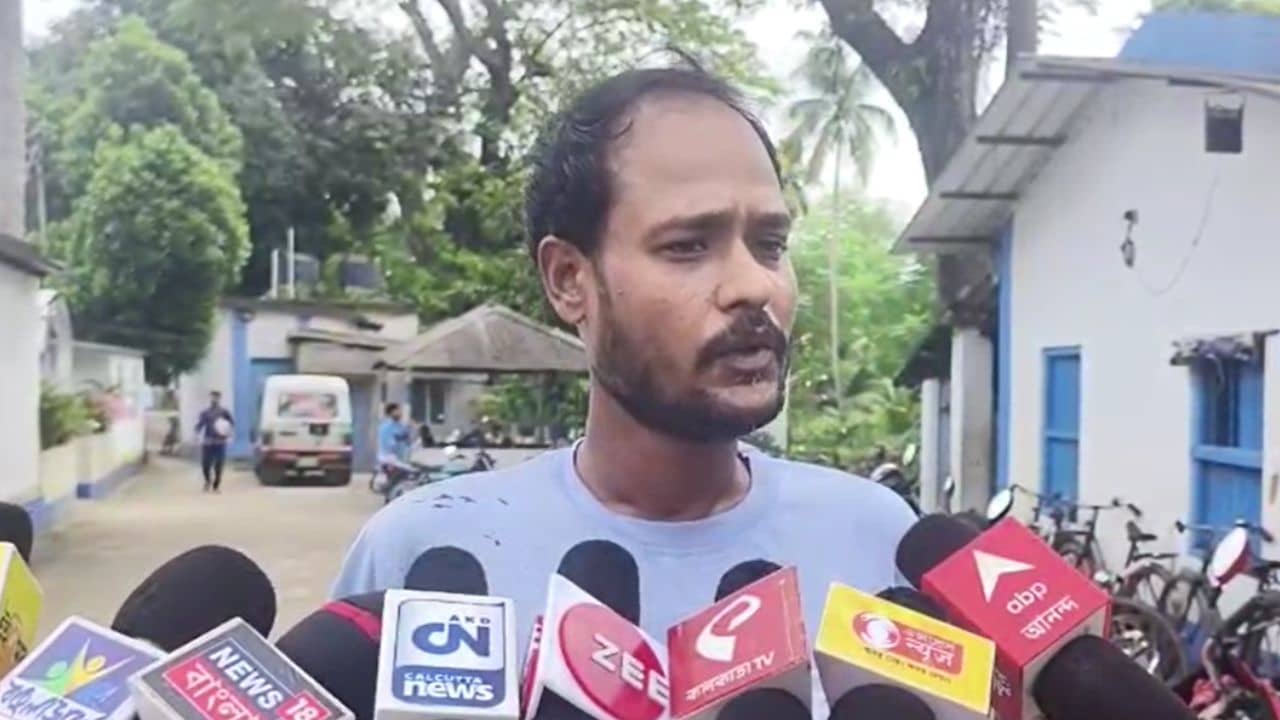 Job Fraud: সরকারি দফতরের সিঁড়ির তলায় নেওয়া হত ইন্টারভিউ! ২০ লক্ষ খুইয়ে থানার দ্বারস্থ চণ্ডীপুরের সঞ্জীব