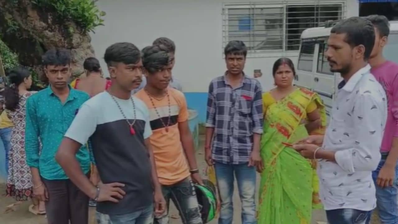 Ghatal Fraud Case: ঘটে ১০ হাজার রাখলেই সংসারে ফিরবে সুখ! সাধুর খপ্পরে পরপর তিনটি গ্রাম