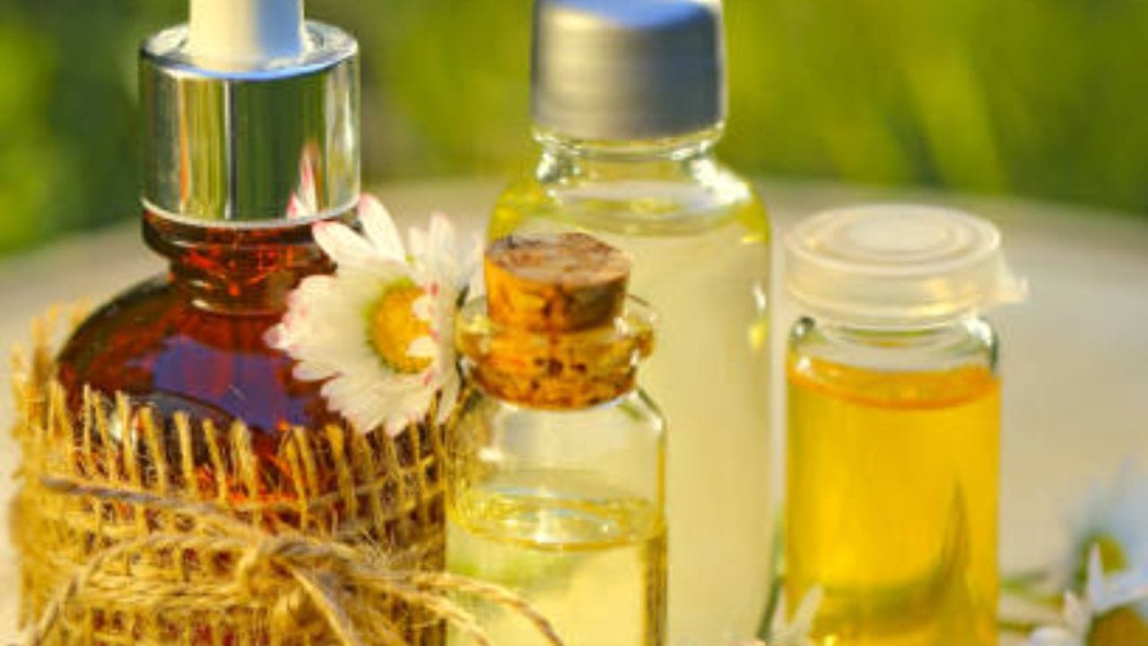 পুজোর আর একমাসও বাকি নেই। জোরকদমে চলছে প্যান্ডেল বাঁধার কাজ। আর মাত্র কয়েকদিনের মধ্যেই রাজপথ মুড়বে হোর্ডিং-এ। প্রতি বছর পুজোকে ঘিরে আমাগদের প্রচুর রকম প্ল্যানিং থাকে। একটা পুজো যায় আর একটা পুজোর জন্য প্রস্তুতি শুরু হয়