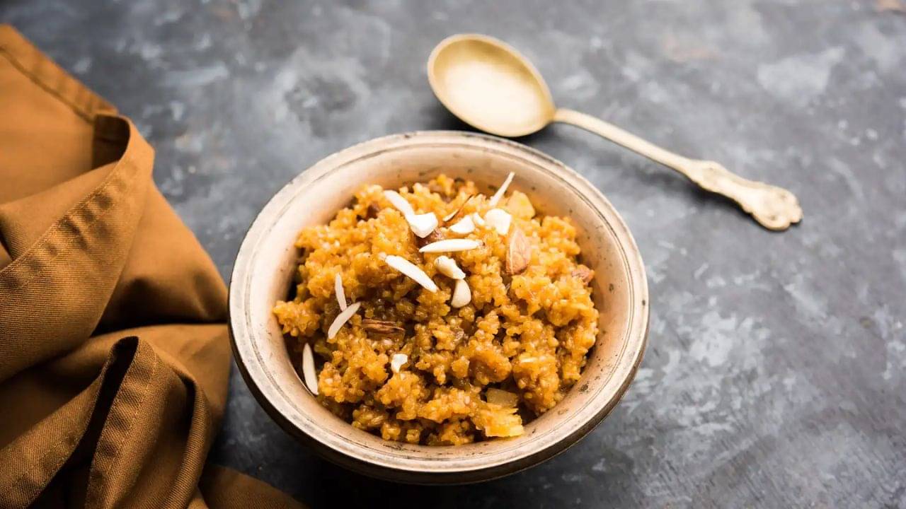 Oats Halwa: ওজনও ঝরাতে চান, আবার মন চাইছে মিষ্টি কিছু? তাহলে বানিয়ে ফেলুন ওটল হালুয়া
