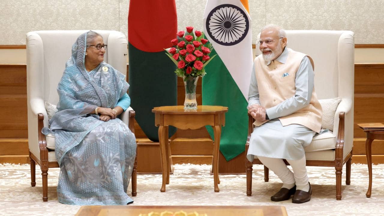 Modi-Hasina Meet: ফলপ্রসূ আলোচনা, হাসিনার সঙ্গে বৈঠকের পর বাংলায় টুইট মোদীর