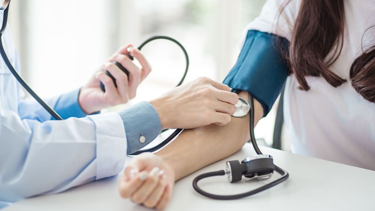 High Blood Pressure: উচ্চ রক্তচাপ থেকে বাঁচুন