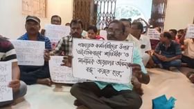 পঞ্চায়েত অফিসে মিটিং করতে চান তৃণমূল নেতা, চাবি না দেওয়ায় 'হুমকি' পঞ্চায়েত অফিসে মিটিং করতে চান তৃণমূল নেতা, চাবি না দেওয়ায় 'হুমকি'