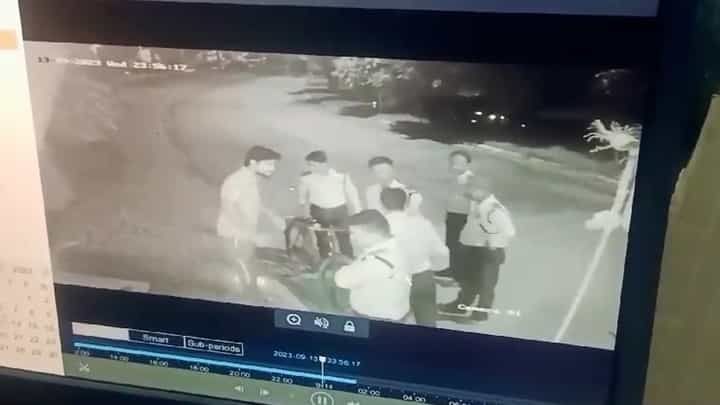 Howrah Murder CCTV Footage: পিষে খুন, সিসিটিভি ফুটেজ প্রকাশ্যে Howrah Murder CCTV Footage: পিষে খুন, সিসিটিভি ফুটেজ প্রকাশ্যে