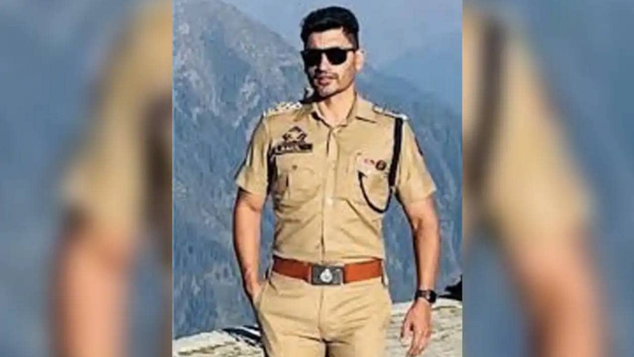 J&K Cop: জঙ্গিদের সঙ্গে আঁতাতের অভিযোগে কাশ্মীরে গ্রেফতার পুলিশ অফিসার