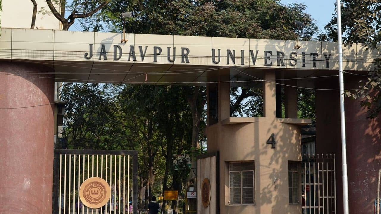Jadavpur University EC: তদন্ত কমিটির ৪৬ পাতার রিপোর্ট পেশ ইসি-তে, মঙ্গলের রাতেই একাধিক ছাত্রের বিরুদ্ধে কড়া পদক্ষেপ যাদবপুরে?