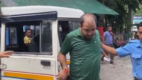 বিশ্বকর্মা পুজোয় পোষ্যকে লাথি, মালিকের এক থাপ্পড়েই শেষ পরিচারক বিশ্বকর্মা পুজোয় পোষ্যকে লাথি, মালিকের এক থাপ্পড়েই শেষ পরিচারক