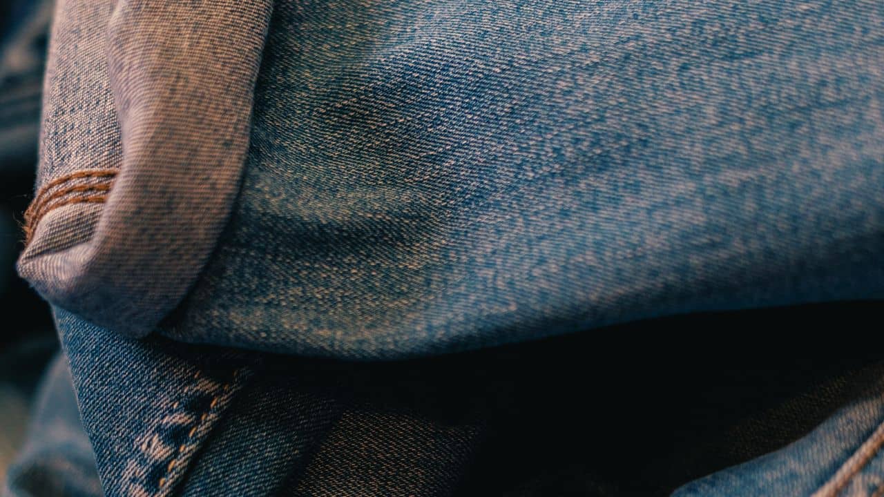 Gold Recovered: এত ভারী কেন! কলকাতায় বিমানের বাথরুমে পড়ে থাকা জিন্স দেখে দেখে চক্ষু চড়কগাছ কর্মীদের