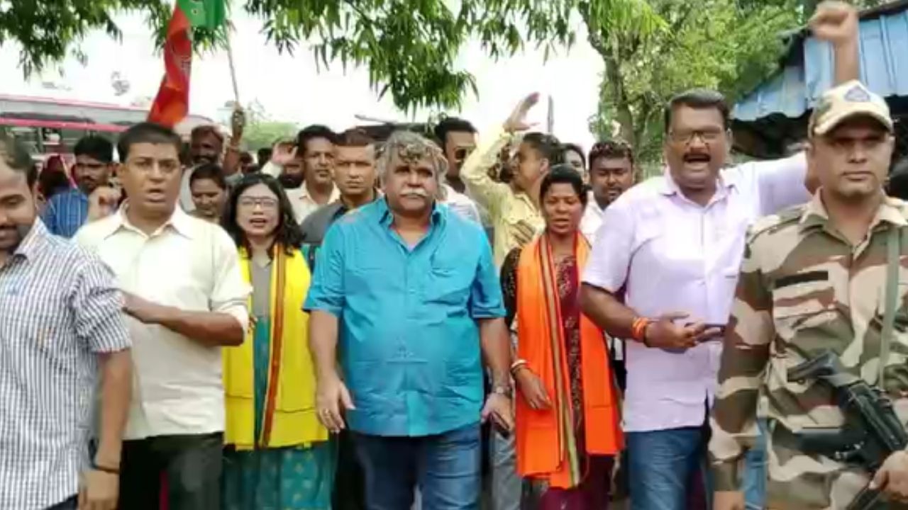 Jitendra Tiwari: ৫ মাস পর আসানসোলে প্রবেশ জিতেন্দ্র তেওয়ারির, গ্র্যান্ড অভ্যর্থনা বিজেপির Jitendra Tiwari: ৫ মাস পর আসানসোলে প্রবেশ জিতেন্দ্র তেওয়ারির, গ্র্যান্ড অভ্যর্থনা বিজেপির