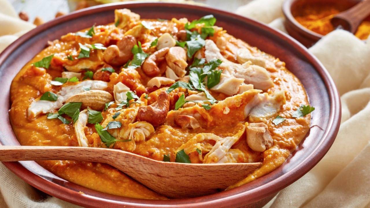 Chicken Recipe: রবিবারের দুপুরে হয়ে যাক কাজু চিকেন, রইল রেসিপি