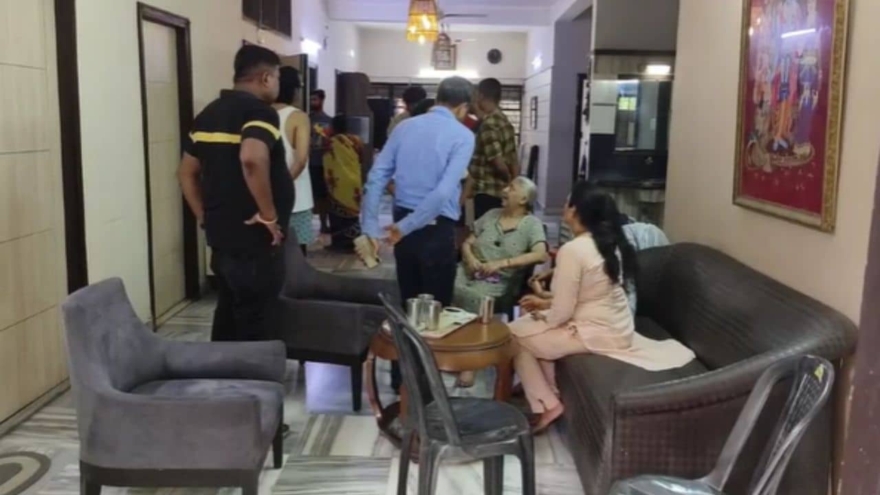 Kestopur: মহিলার বেশে চোর! কেষ্টপুরে বাড়ির তালা কেটে নগদ আড়াই লক্ষ টাকা লুঠ