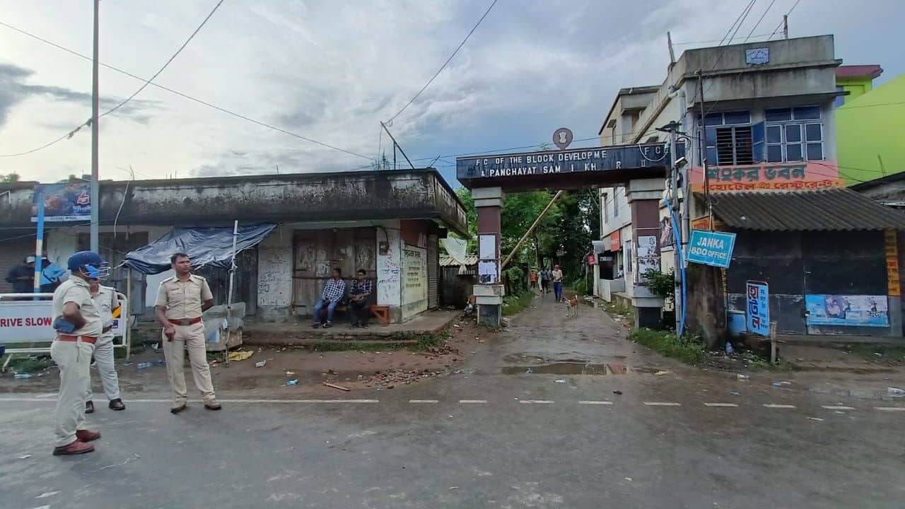 Khejuri: দফায় দফায় বোমাবাজি, রণক্ষেত্র পরিস্থিতি, স্থগিত খেজুরির স্থায়ী সমিতির নির্বাচন