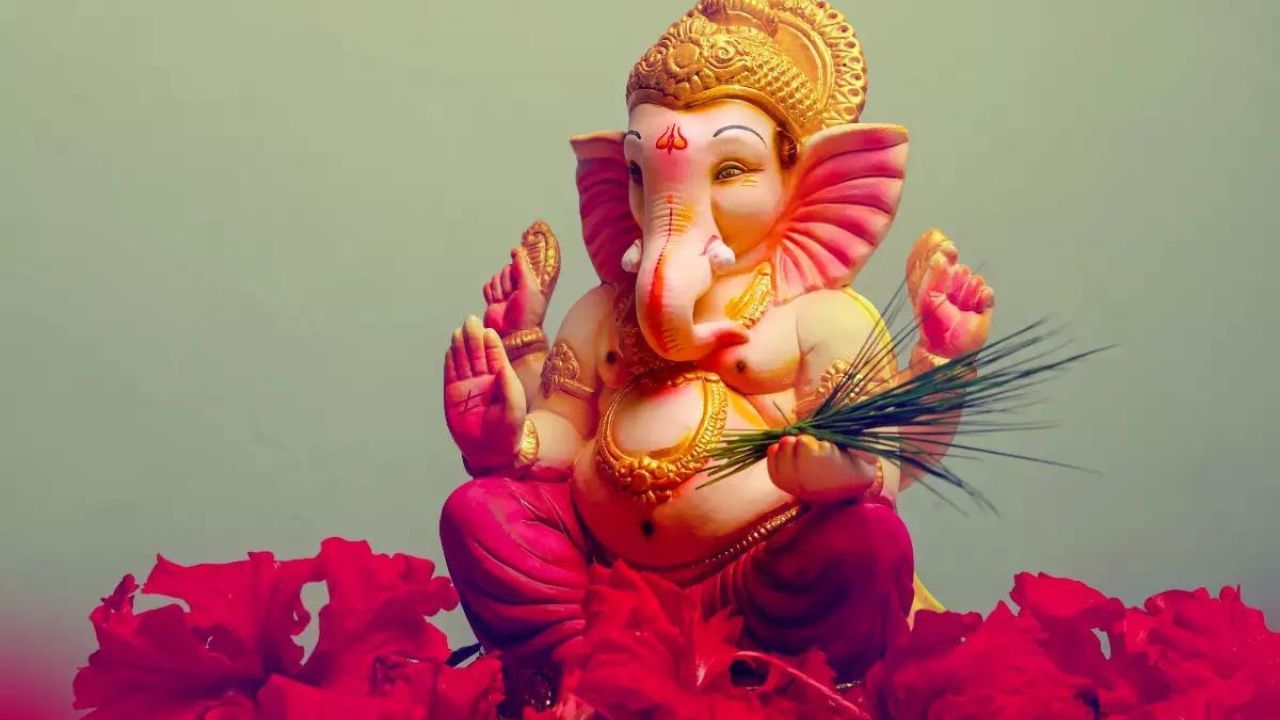 Ganesh Chaturthi 2023: তুলসী নয়, এই ঘাস ছাড়া গণেশ পুজো অসম্পূর্ণ! অলৌকিক উপায়ে বদলে যাবে গোটা জীবন Ganesh Chaturthi 2023: তুলসী নয়, এই ঘাস ছাড়া গণেশ পুজো অসম্পূর্ণ! অলৌকিক উপায়ে বদলে যাবে গোটা জীবন