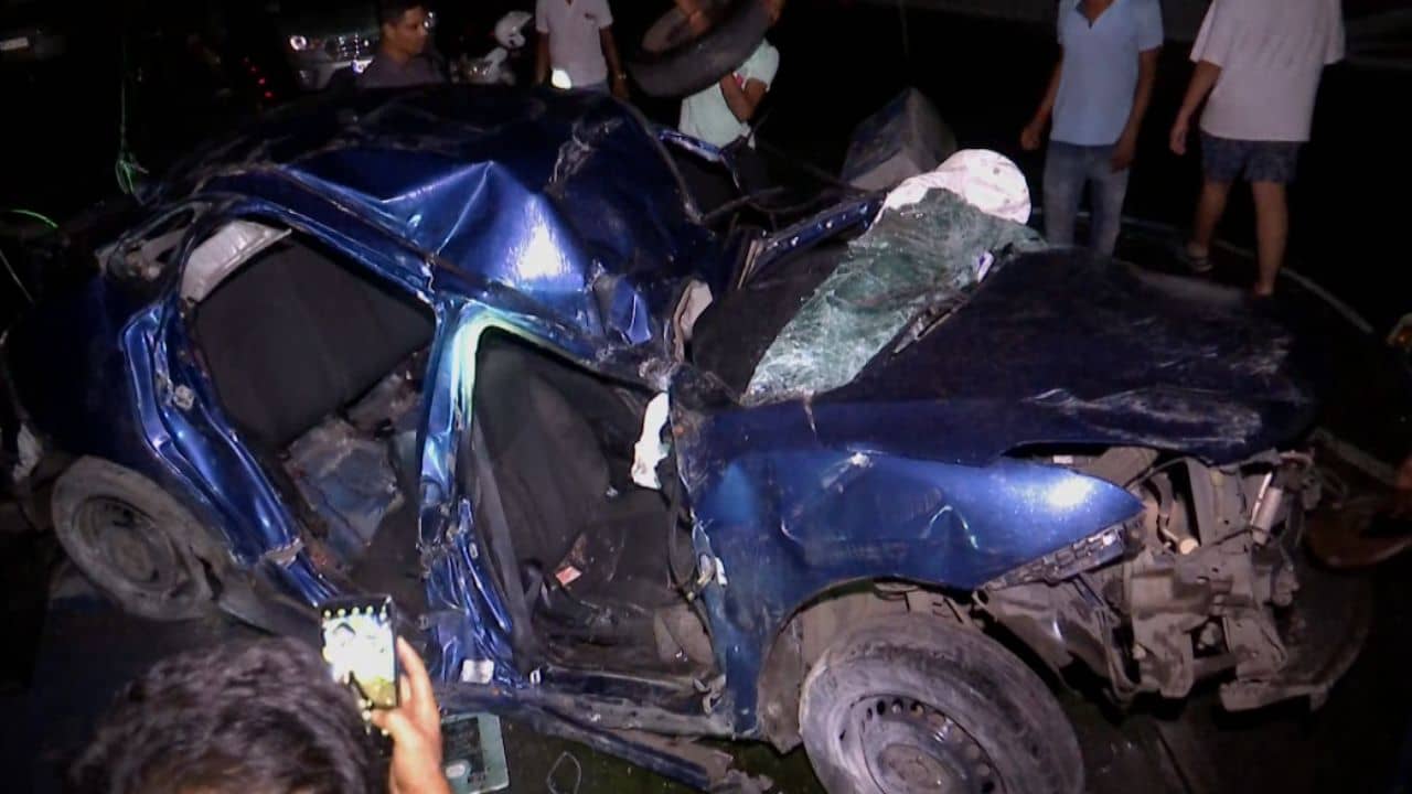 Ma Flyover: স্টিয়ারিং আর সিটের মাঝে আটকে শরীর, গাড়ির জানালা বেয়ে চুঁইয়ে রক্ত! মা উড়ালপুলে ভয়ঙ্কর দুর্ঘটনা