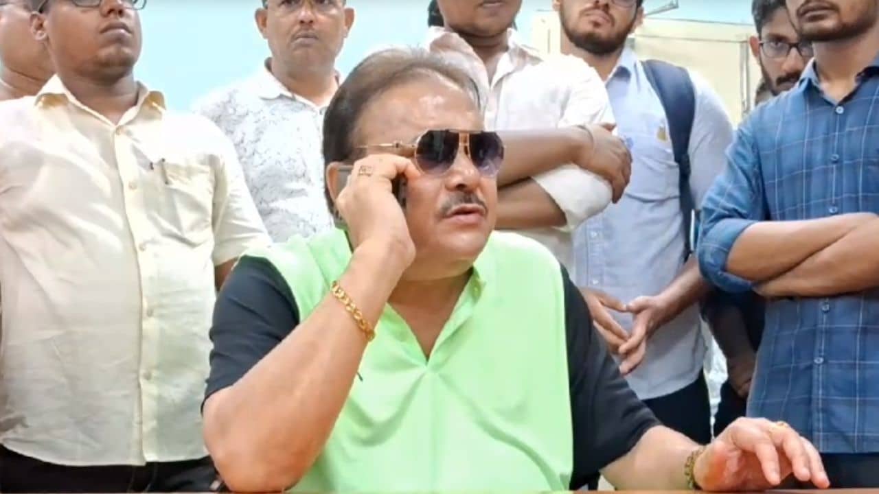 Madan Mitra: আপনি কোন হরিদাস পাল? মদন মিত্র আসছে জেনেও বেরিয়ে গেলেন? ফোনেই হাসপাতালের অধ্যক্ষকে ধমক মদনের