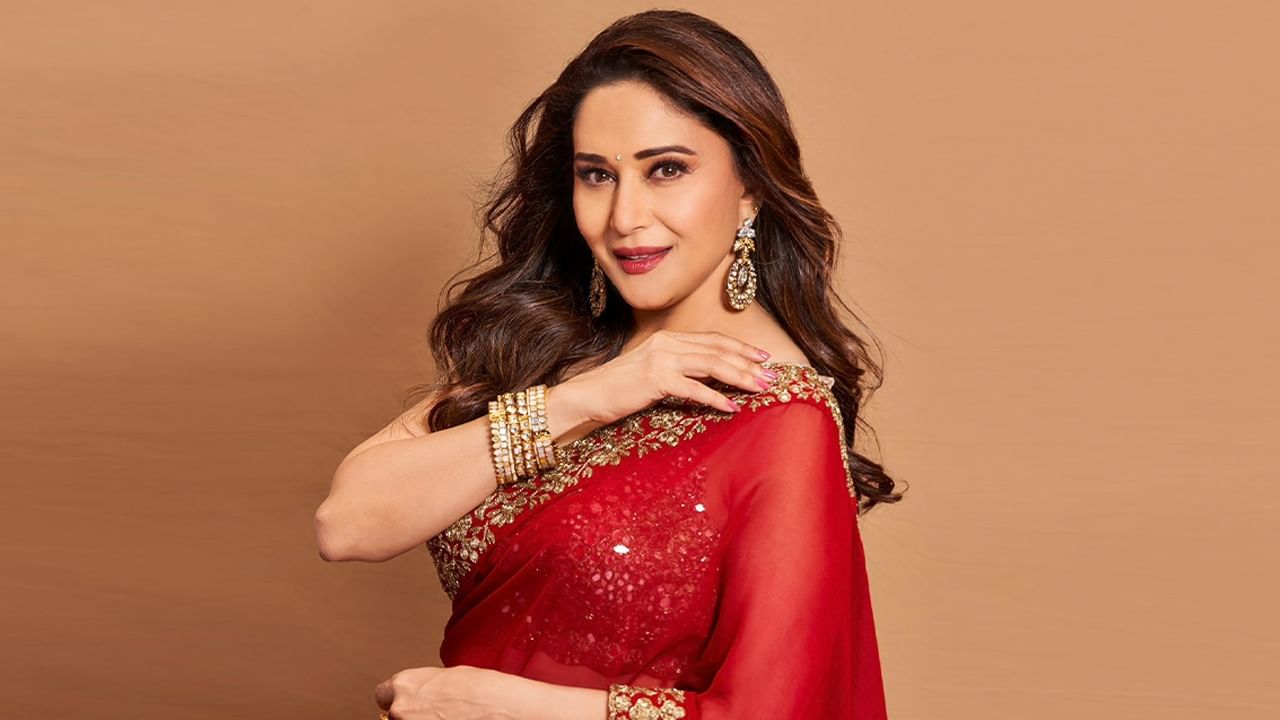 Madhuri Dixit: শাড়ি ব্লাউজ খুলুন'মাধুরীকে বলেন পরিচালক