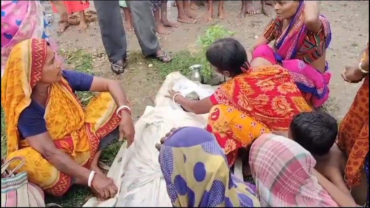 Migrant Worker Death: উত্তর প্রদেশে কাজে গিয়ে মৃত্যু পরিযায়ী শ্রমিকের, শোকের ছায়া চাঁচলে Migrant Worker Death: উত্তর প্রদেশে কাজে গিয়ে মৃত্যু পরিযায়ী শ্রমিকের, শোকের ছায়া চাঁচলে